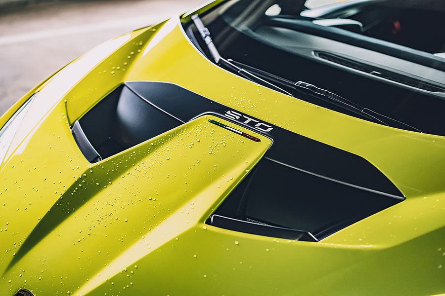 小牛在超跑界素以兇狠著稱，這次Huracan STO的狠勁更是前所未見，試問怎能不打起十分精神……。