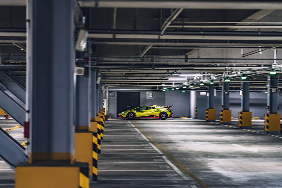 小牛在超跑界素以兇狠著稱，這次Huracan STO的狠勁更是前所未見，試問怎能不打起十分精神……。