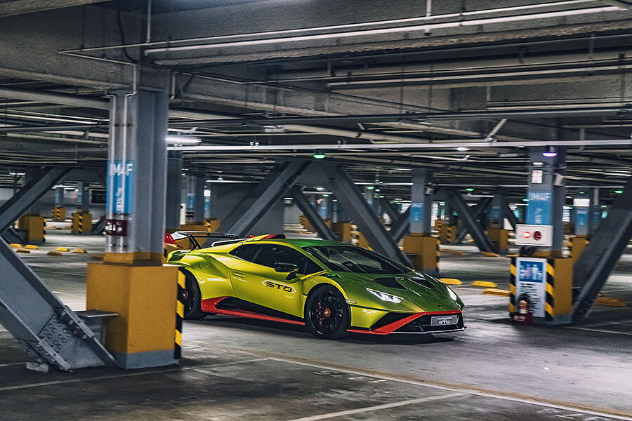 小牛在超跑界素以兇狠著稱，這次Huracan STO的狠勁更是前所未見，試問怎能不打起十分精神……。