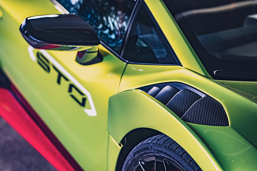 小牛在超跑界素以兇狠著稱，這次Huracan STO的狠勁更是前所未見，試問怎能不打起十分精神……。