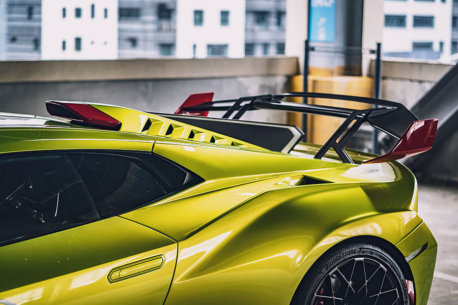 小牛在超跑界素以兇狠著稱，這次Huracan STO的狠勁更是前所未見，試問怎能不打起十分精神……。